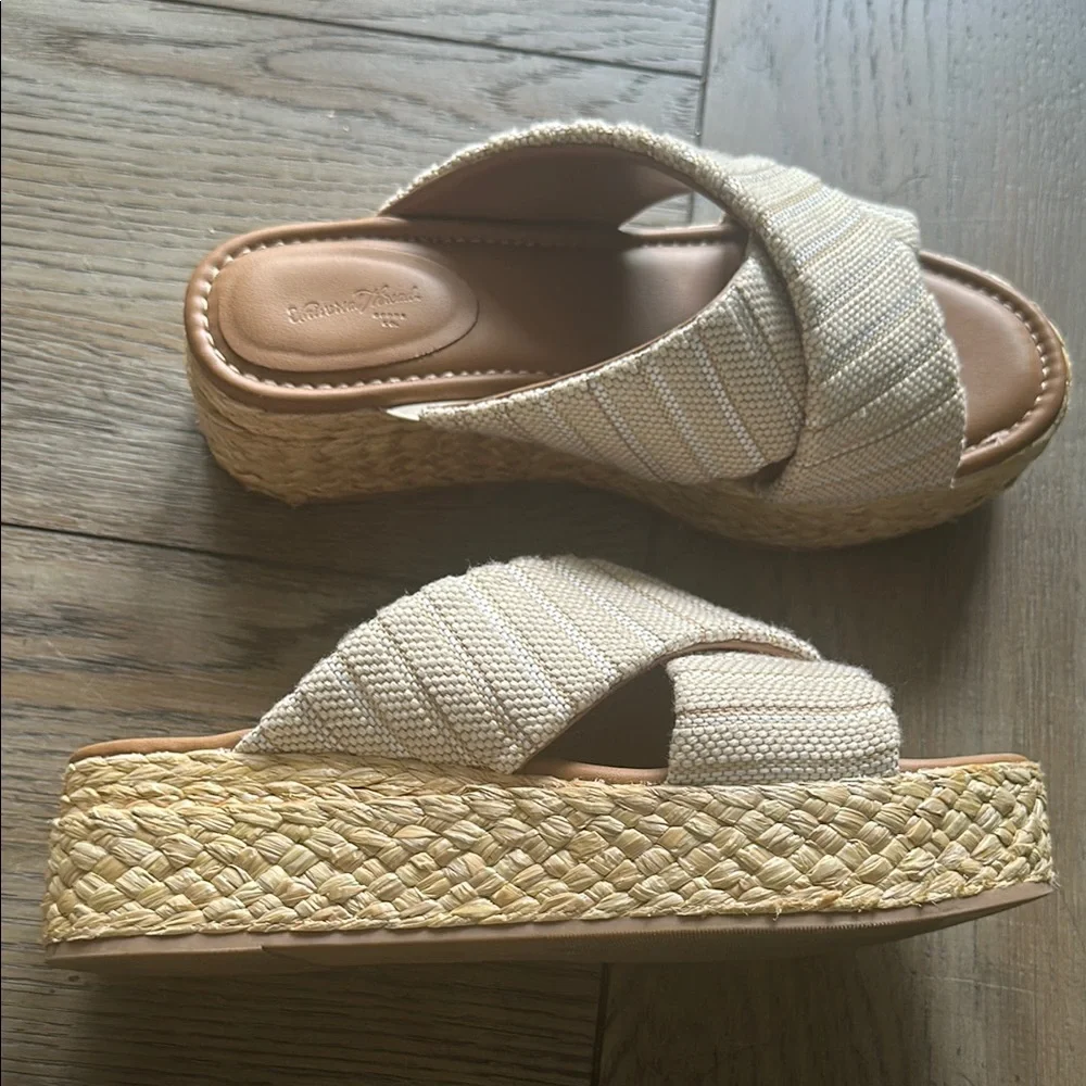 Universal Thread Cream Tan Knit Criss Cross Platform Espadrille Slide Sandals